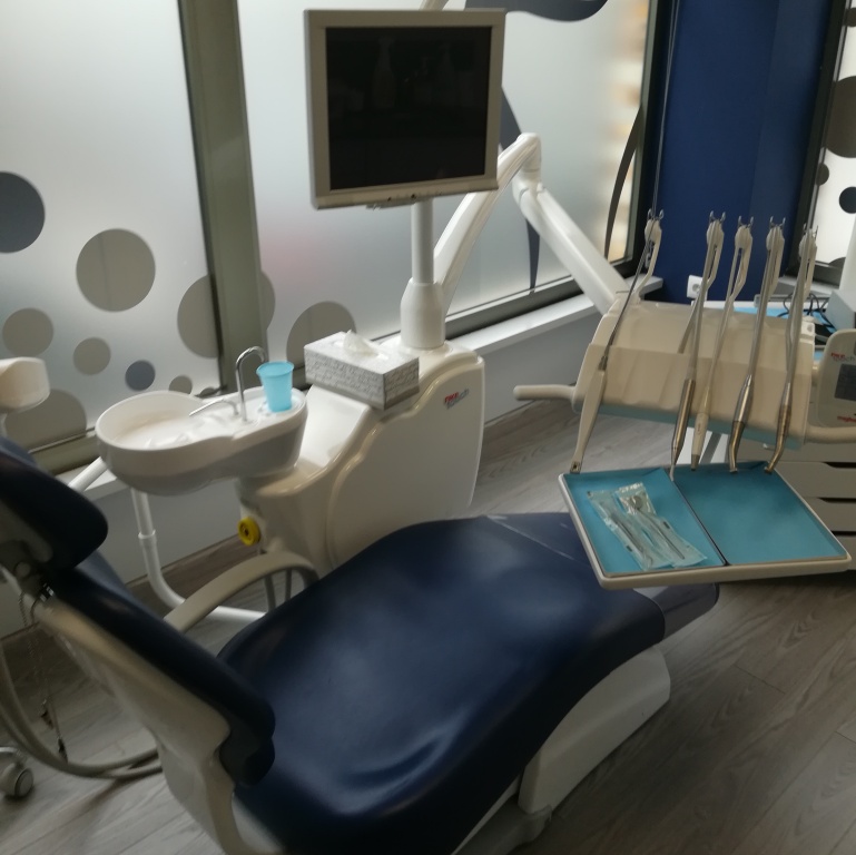 Interior de la consulta de la clínica dental