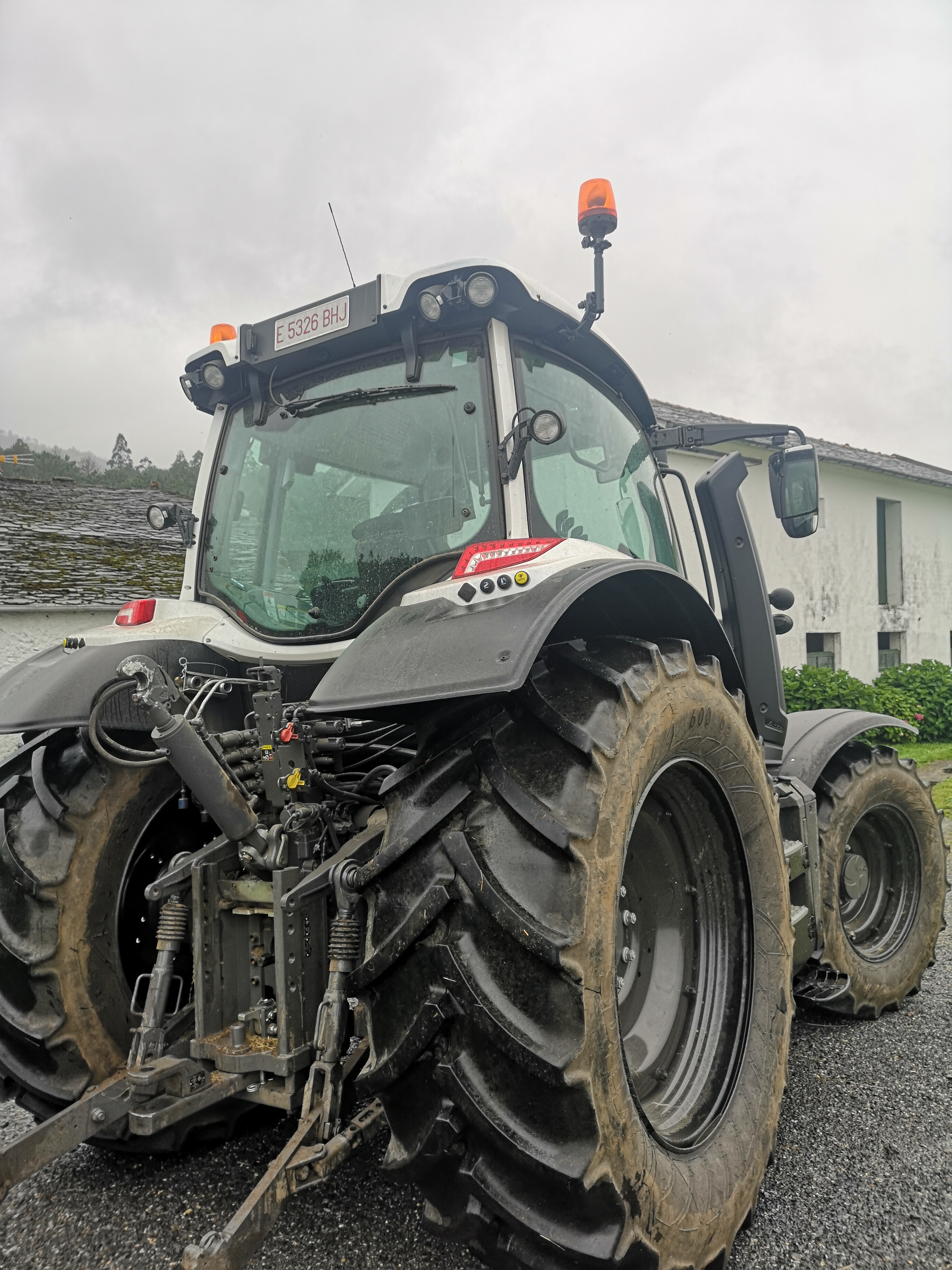 Tractor empresa de servicios